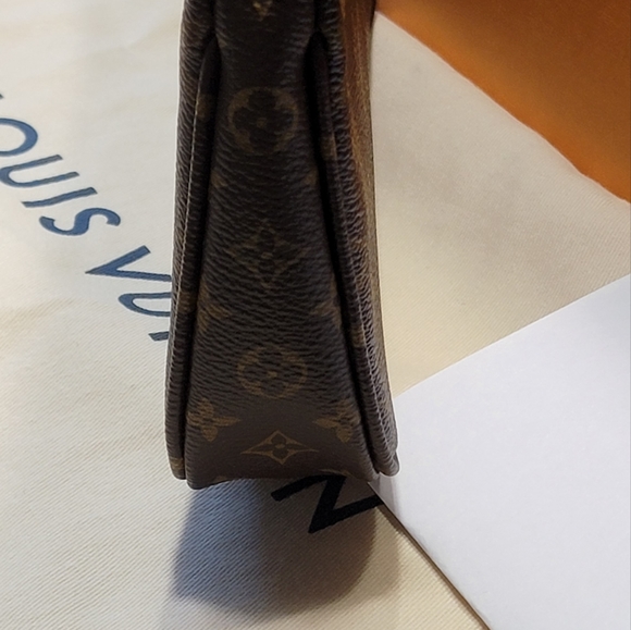 Louis Vuitton Pochette Accessoires - Picture 10 of 10